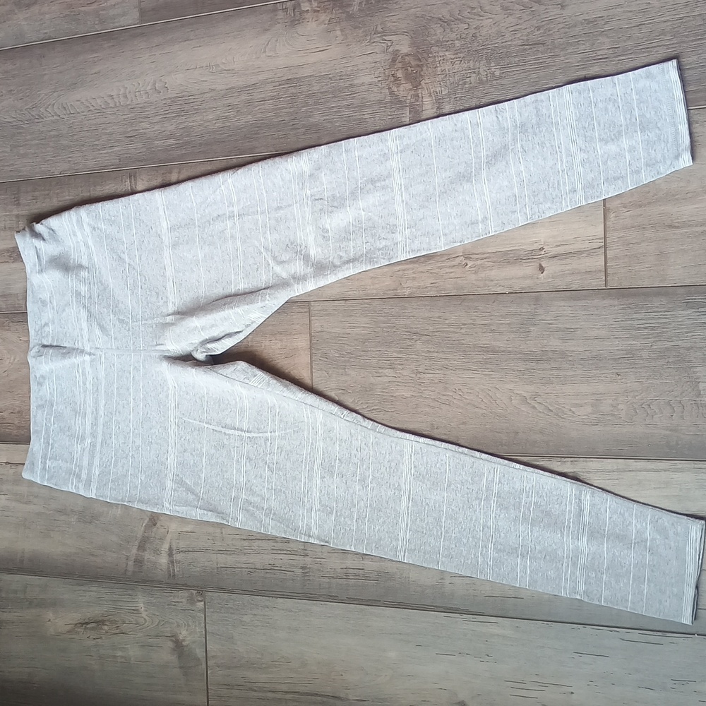 Athleta Leggings Size M women Gray and White